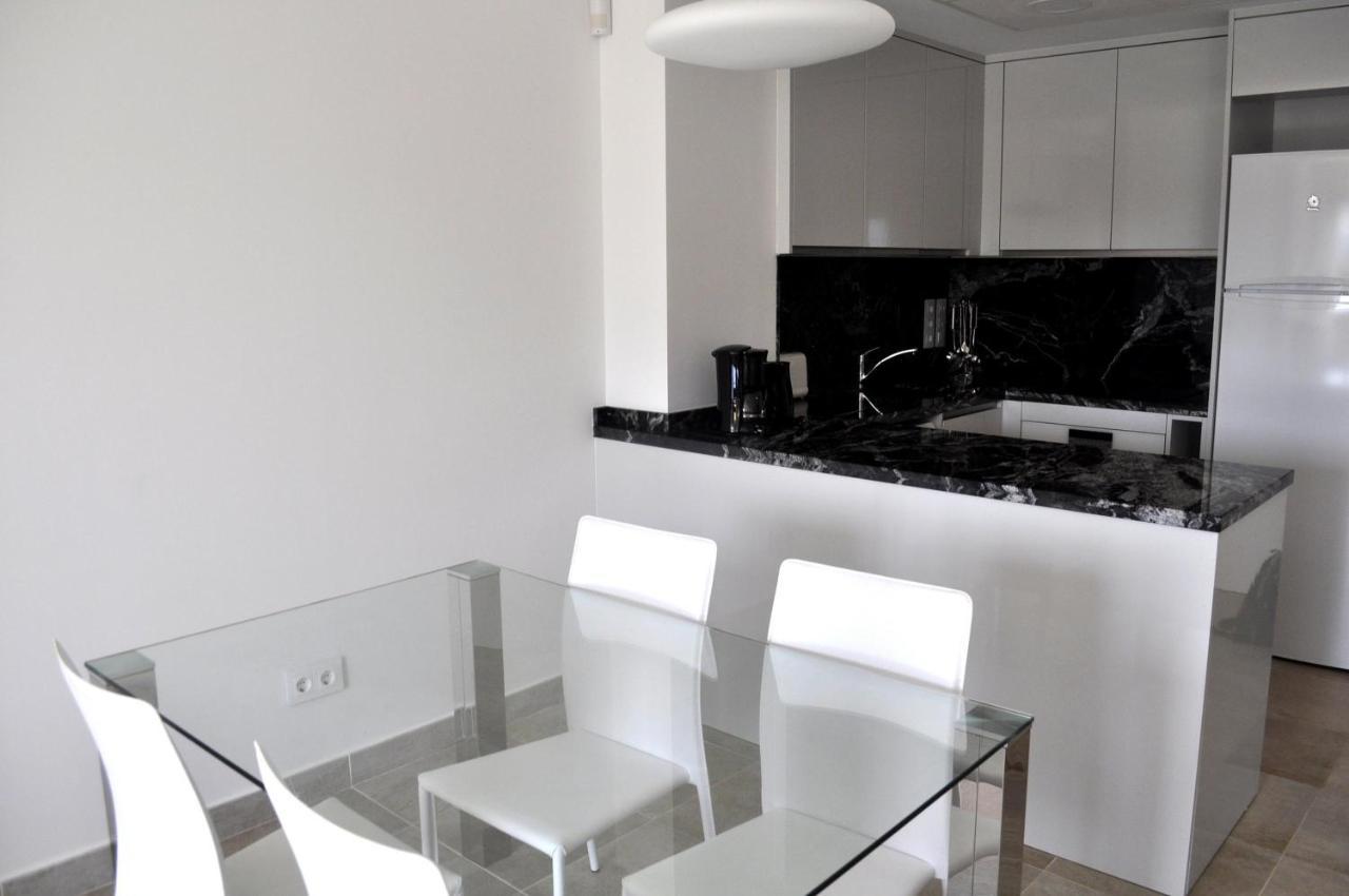 Apartment 12, 1 Dormitorio, Nova, By Bookindenia *